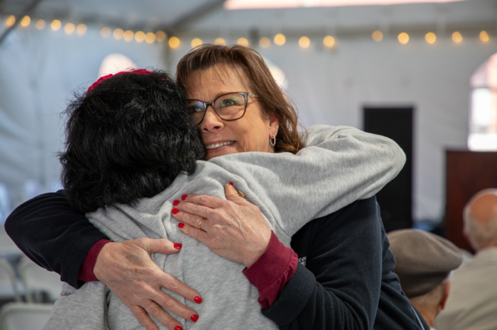 KTVAECU employee hugging member at Annual Meeting 2025